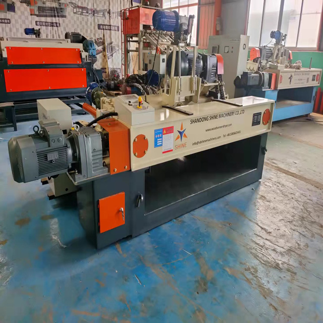 Veneer peeling machine