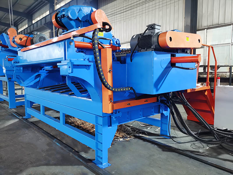 Veneer Peeling Machine.jpg