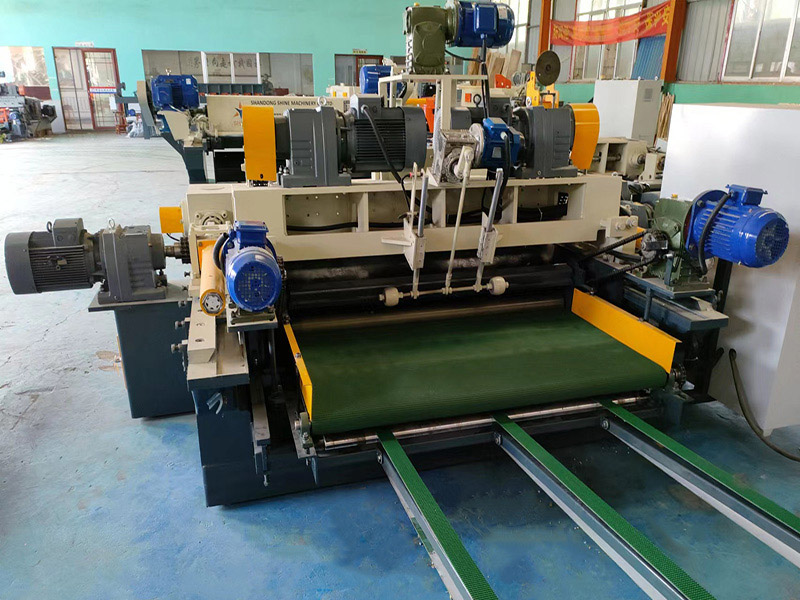 Mesin Pengupas Veneer Kayu Lapis .jpg
