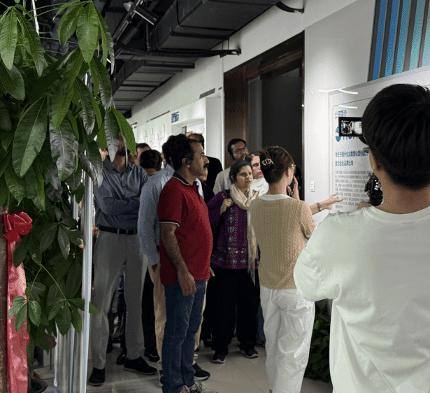 Visita a empresas chinas.png Visita a empresas chinas.png